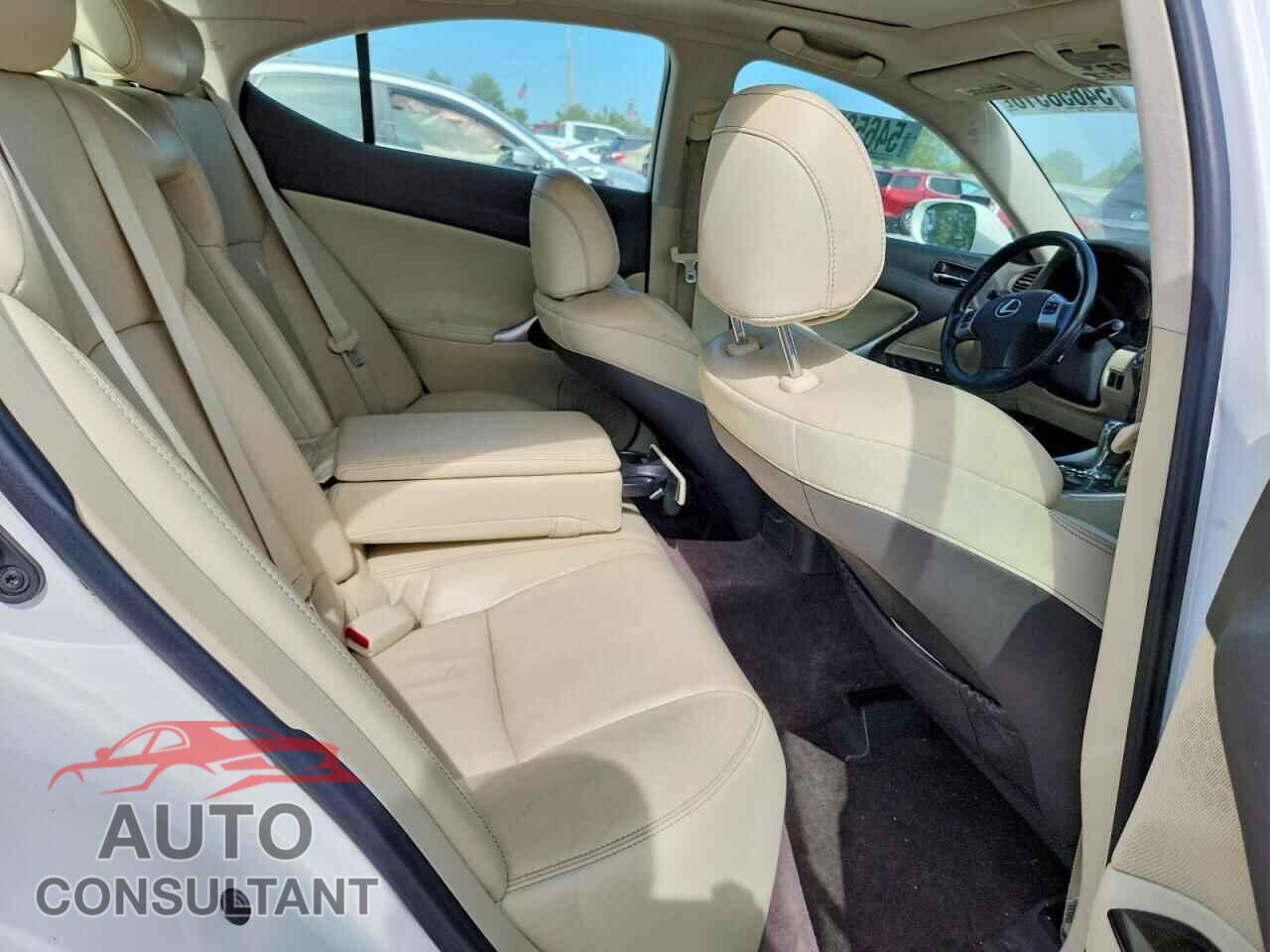 LEXUS IS 2011 - JTHCF5C23B2035126
