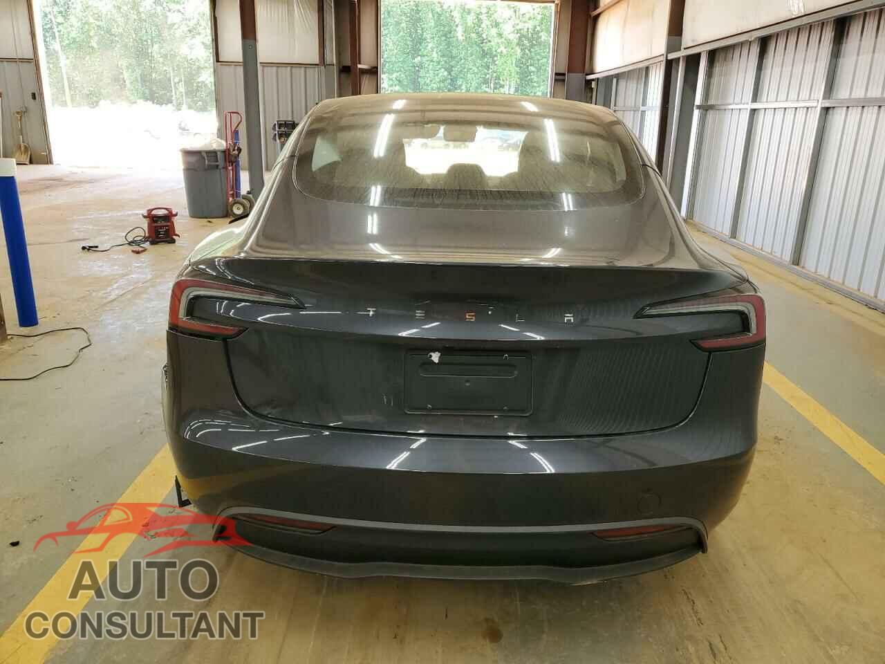 TESLA MODEL 3 2025 - 5YJ3E1EA2SF930959
