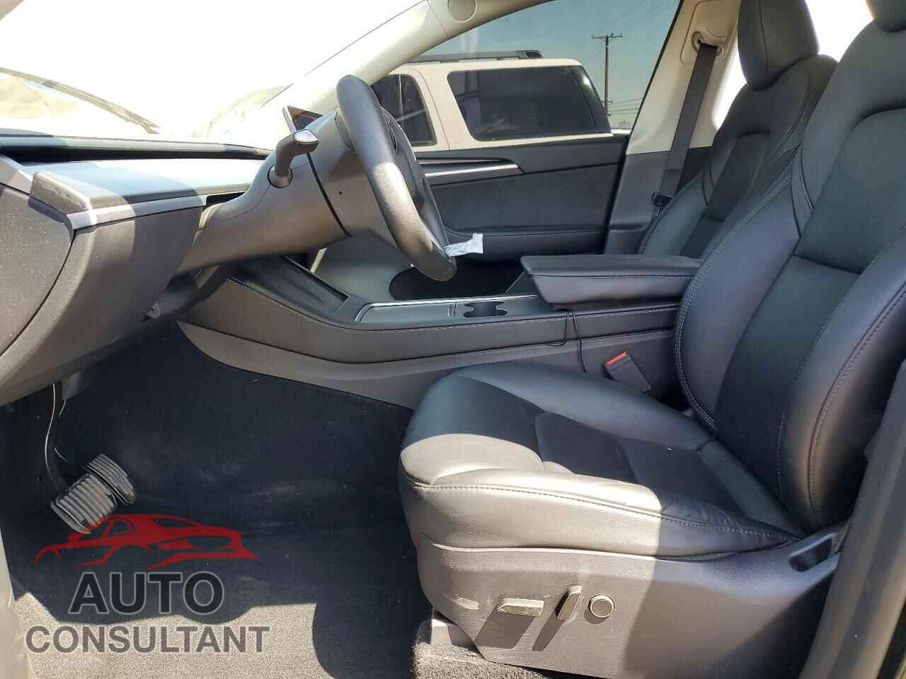 TESLA MODEL Y 2024 - 7SAYGDEE1RF133457