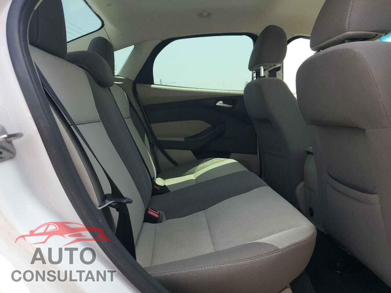 FORD FOCUS 2014 - 1FADP3F2XEL112632