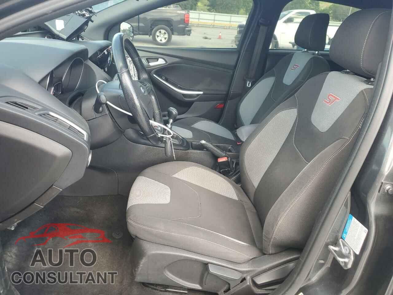 FORD FOCUS 2017 - 1FADP3L95HL256370