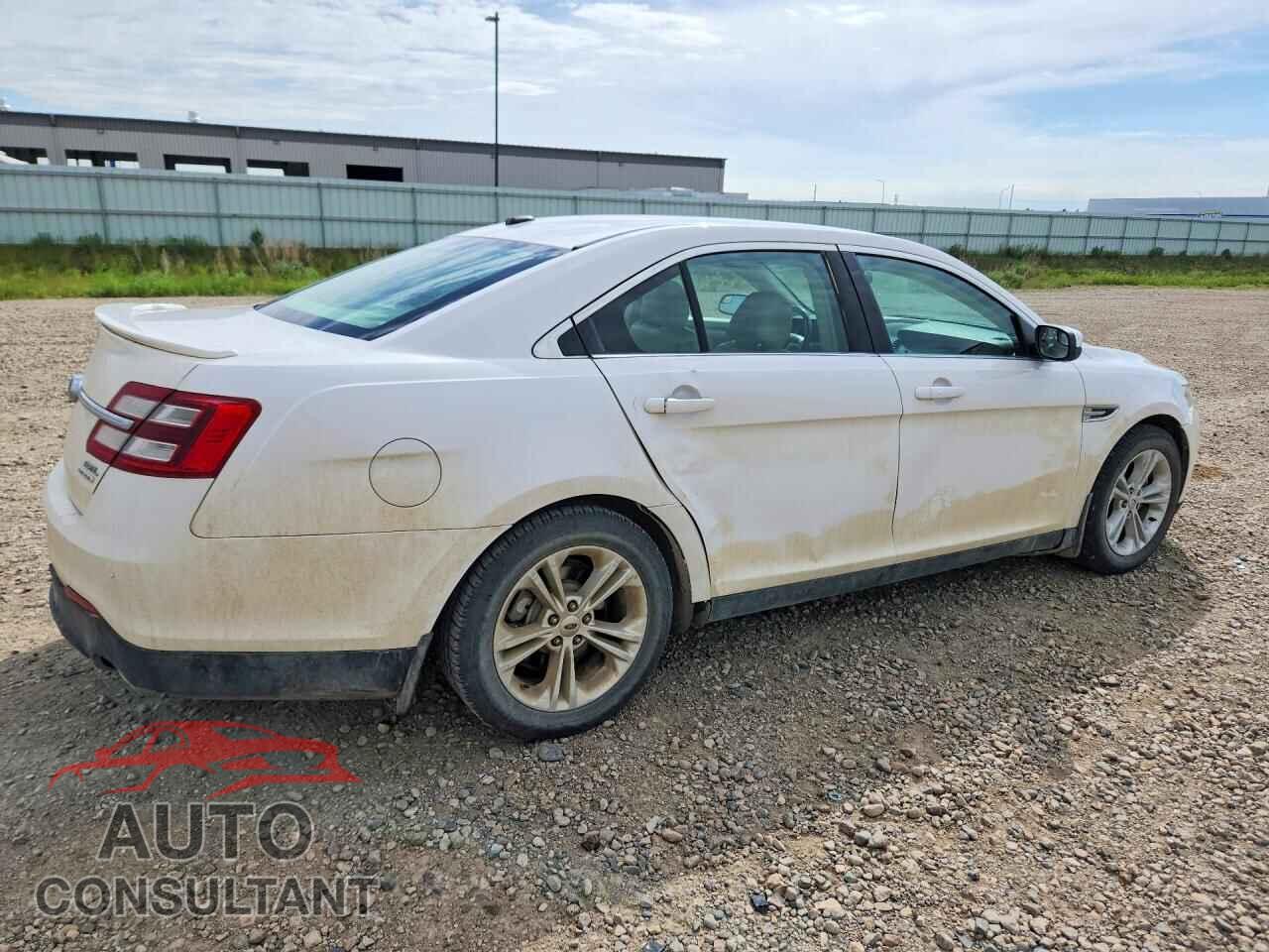 FORD TAURUS 2015 - 1FAHP2E81FG181219