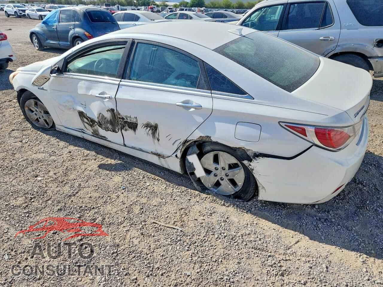 HYUNDAI SONATA 2012 - KMHEC4A44CA030831