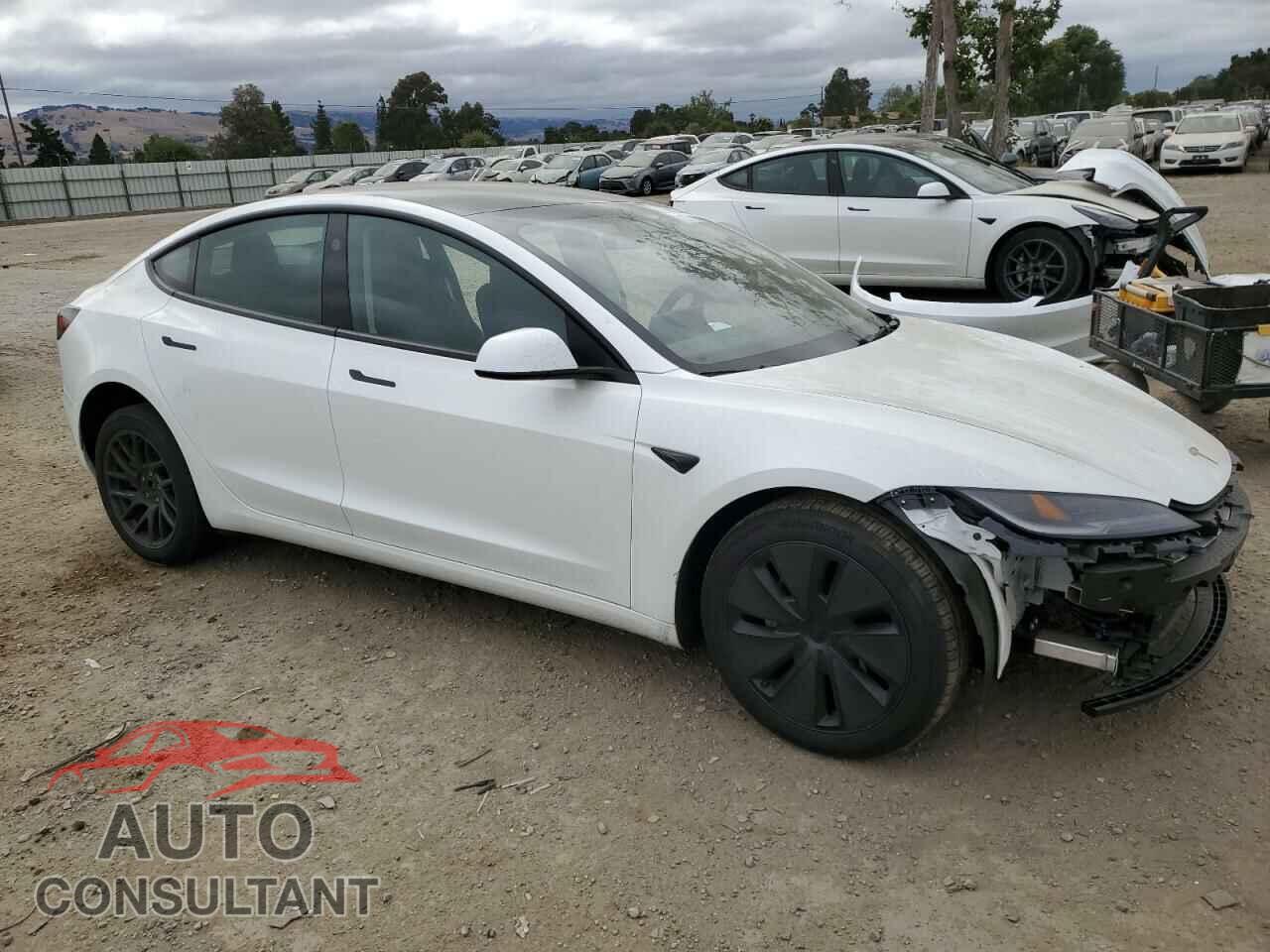 TESLA MODEL 3 2024 - 5YJ3E1EA5RF726375