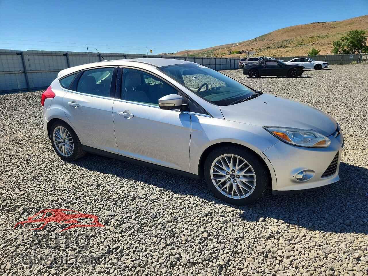 FORD FOCUS 2012 - 1FAHP3M26CL477827