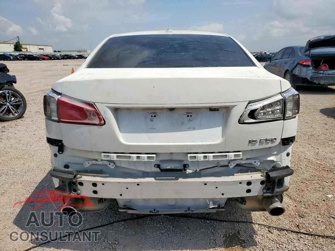LEXUS IS 2011 - JTHBF5C23B2101475