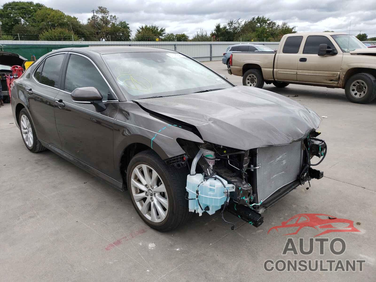 TOYOTA CAMRY 2018 - 4T1B11HK8JU543958