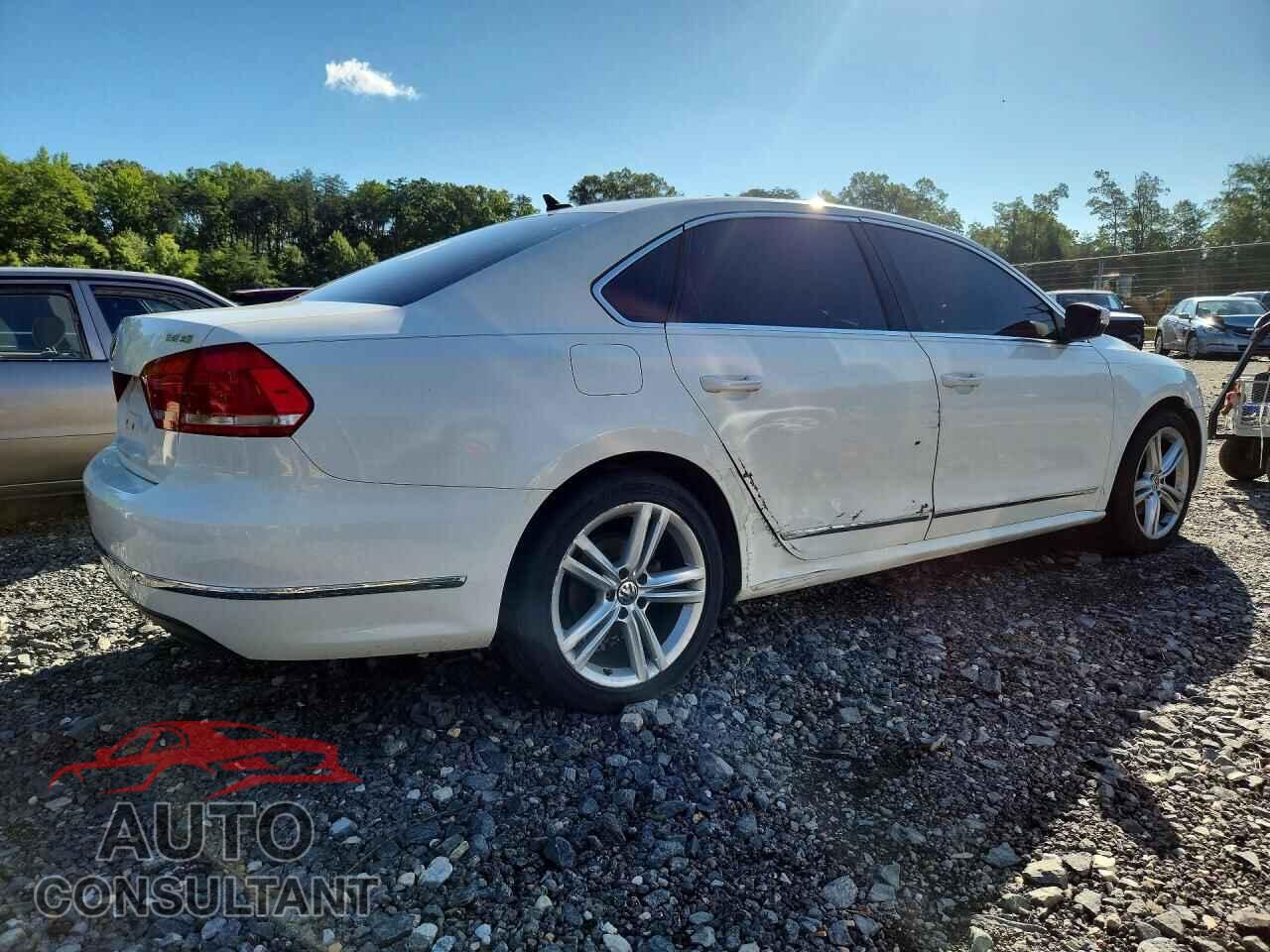 VOLKSWAGEN PASSAT 2015 - 1VWBT7A30FC005124