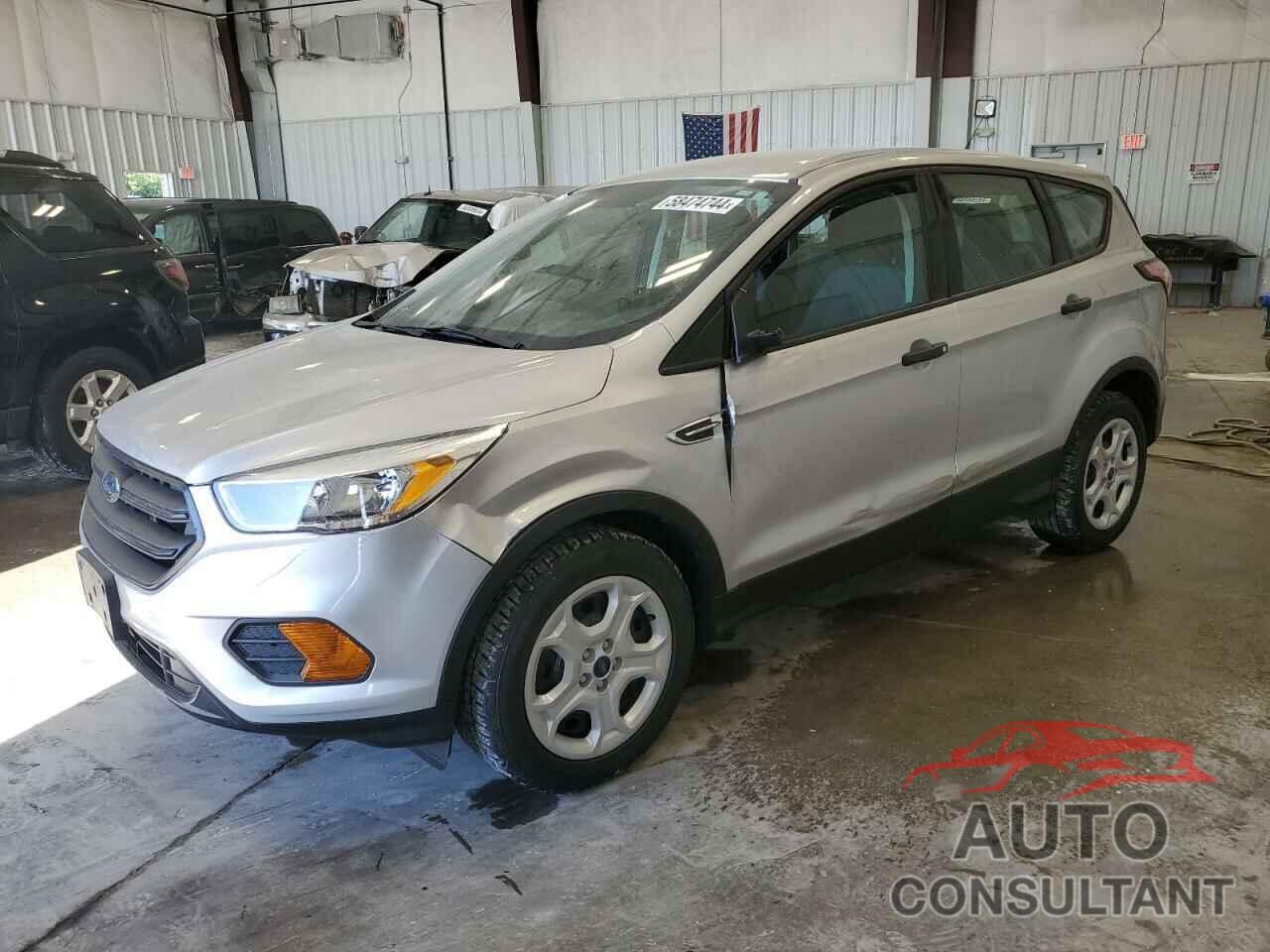 FORD ESCAPE 2017 - 1FMCU0F7XHUC61349