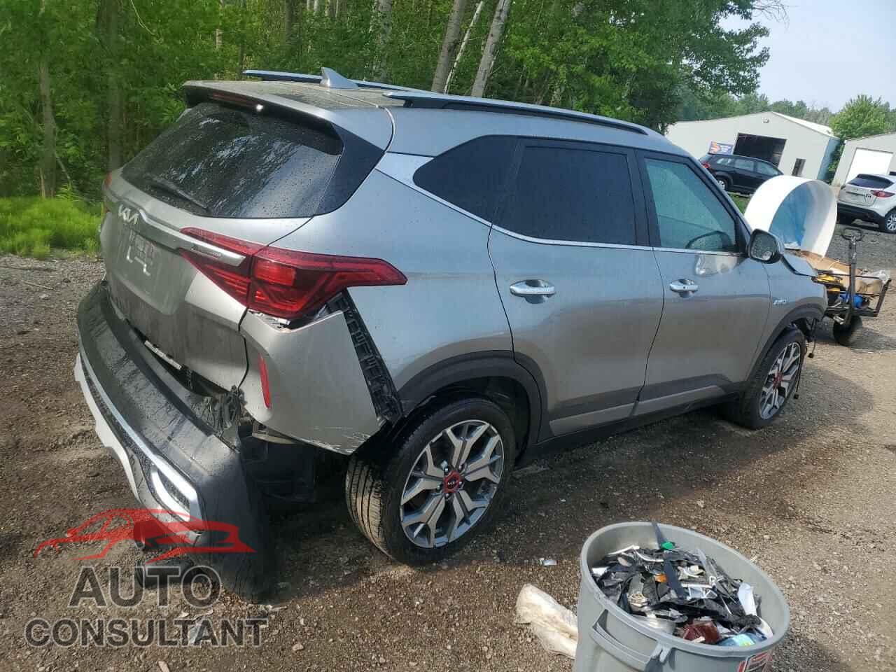 KIA SELTOS 2023 - KNDETCA29P7427953