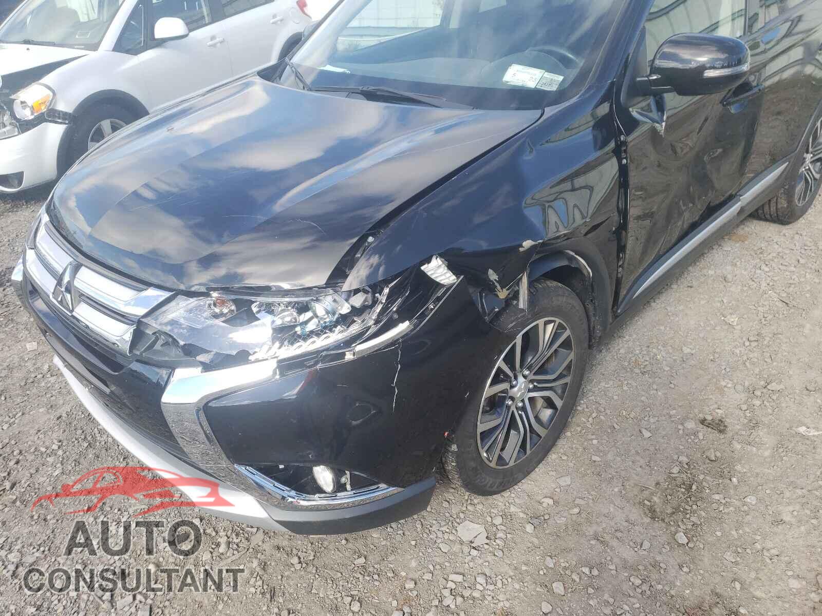 MITSUBISHI OUTLANDER 2018 - JA4AD3A38JJ003852