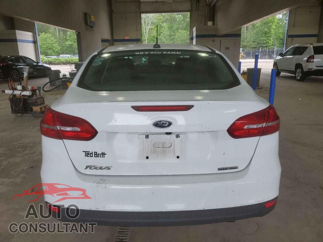 FORD FOCUS 2015 - 1FADP3E23FL354813