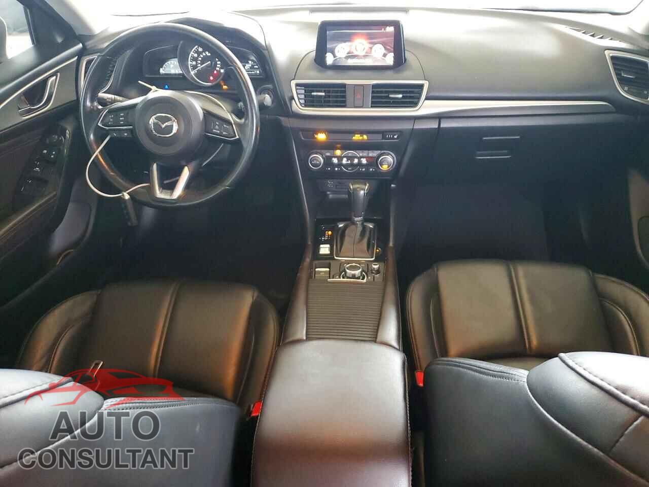 MAZDA 3 2018 - 3MZBN1V38JM184005