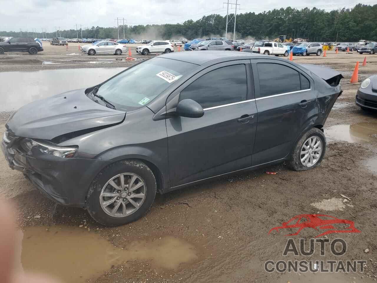 CHEVROLET SONIC 2018 - 1G1JD5SH6J4111213
