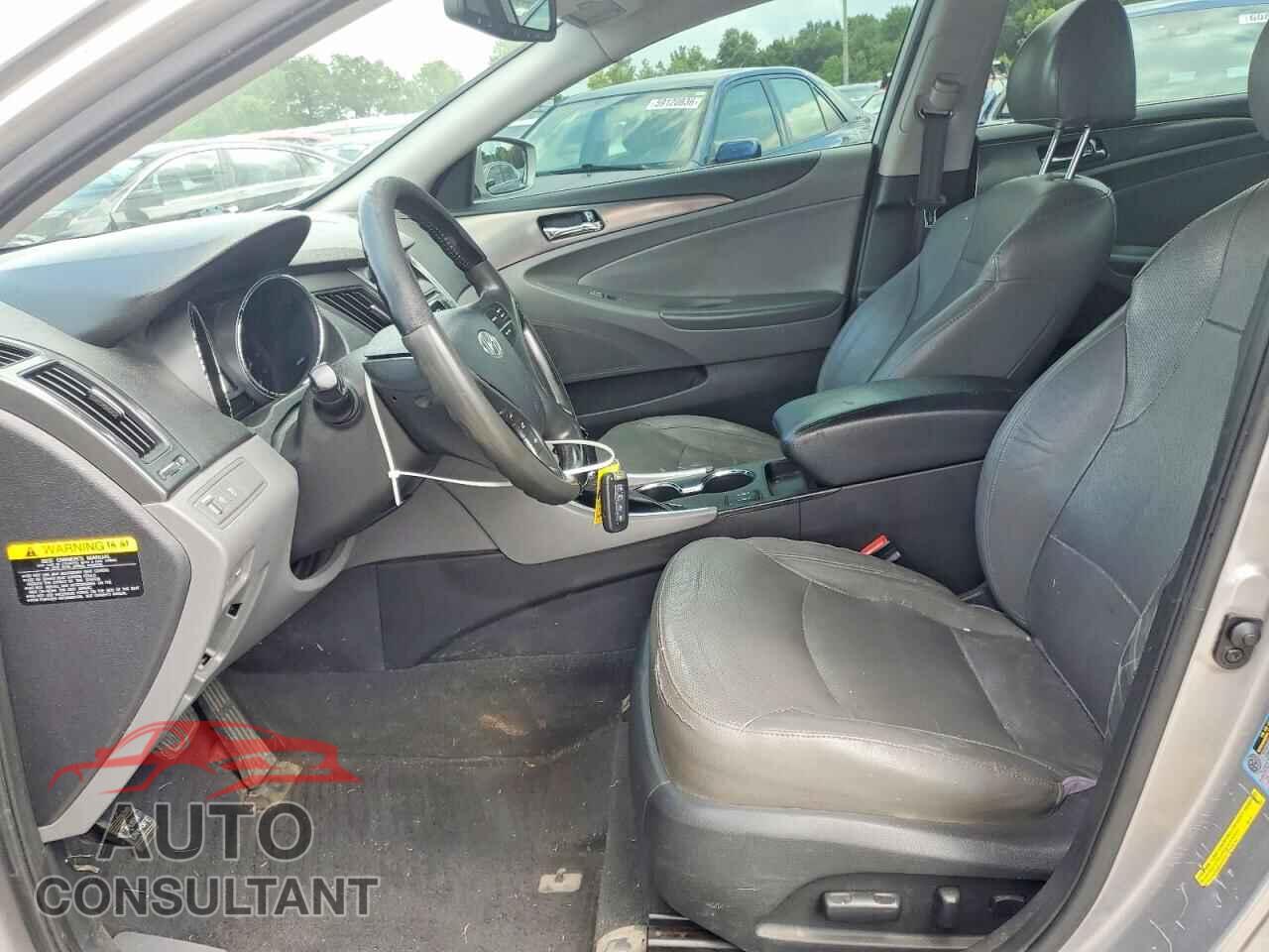 HYUNDAI SONATA 2012 - KMHEC4A42CA041908