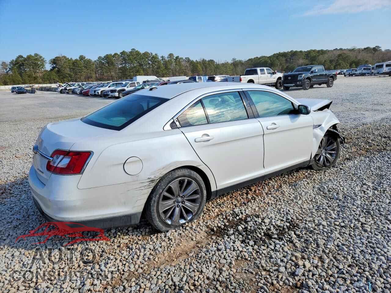 FORD TAURUS 2011 - 1FAHP2FW5BG100830