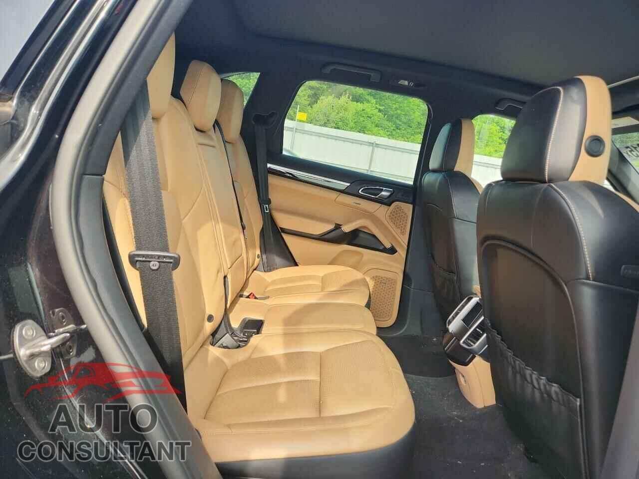 PORSCHE CAYENNE 2016 - WP1AB2A2XGLA94535