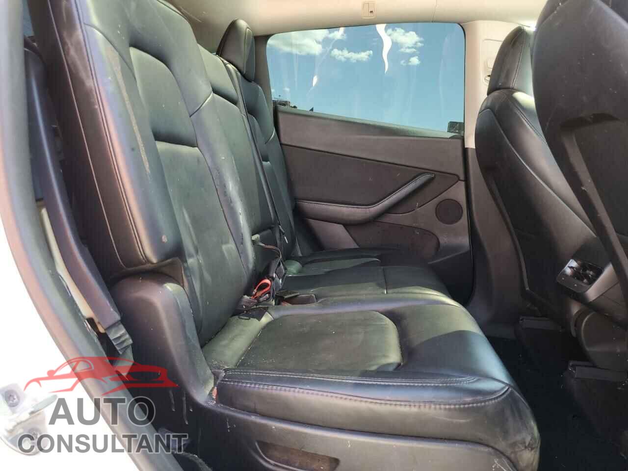 TESLA MODEL Y 2021 - 5YJYGAEE4MF267156