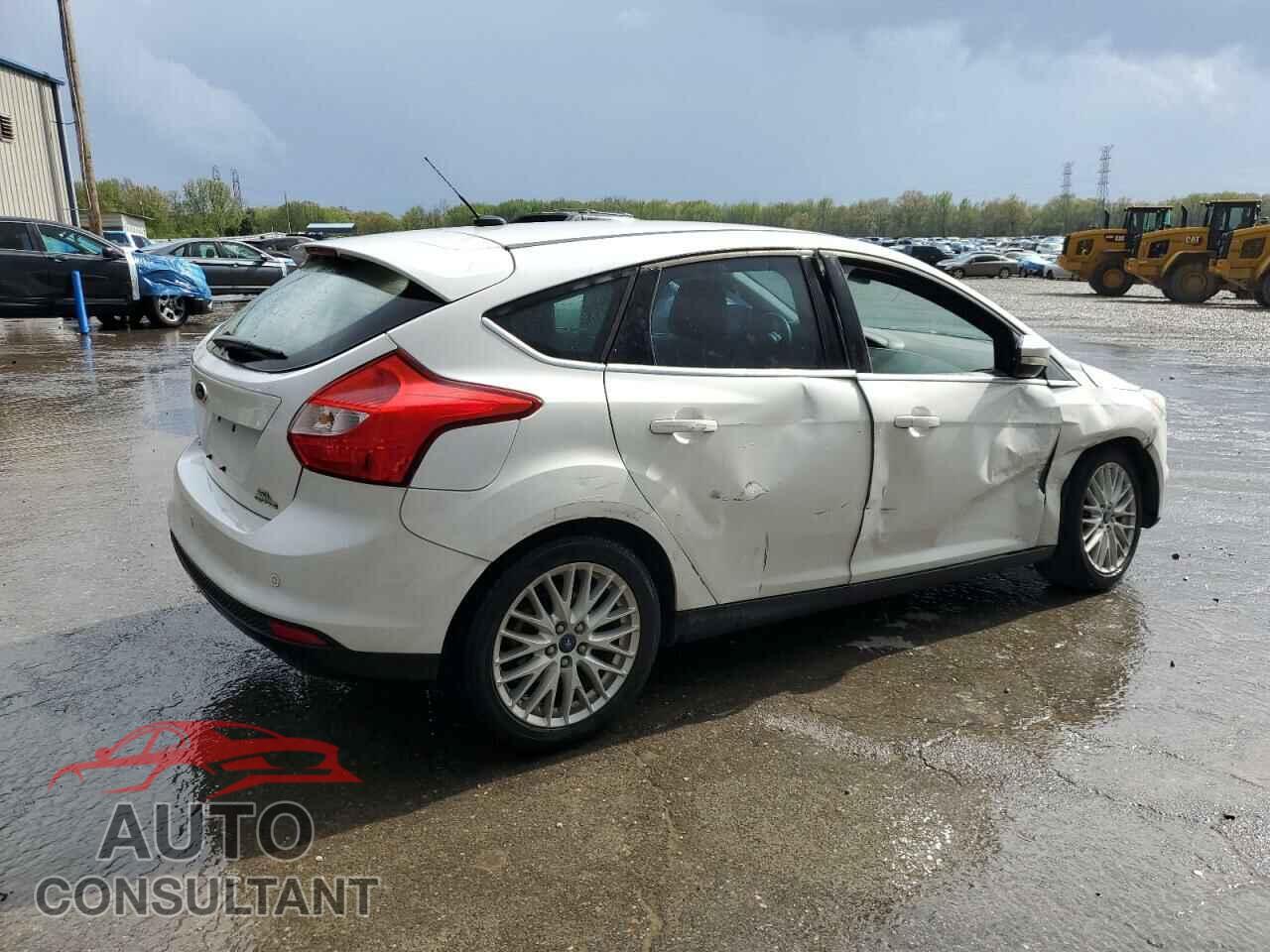 FORD FOCUS 2012 - 1FAHP3M24CL381081