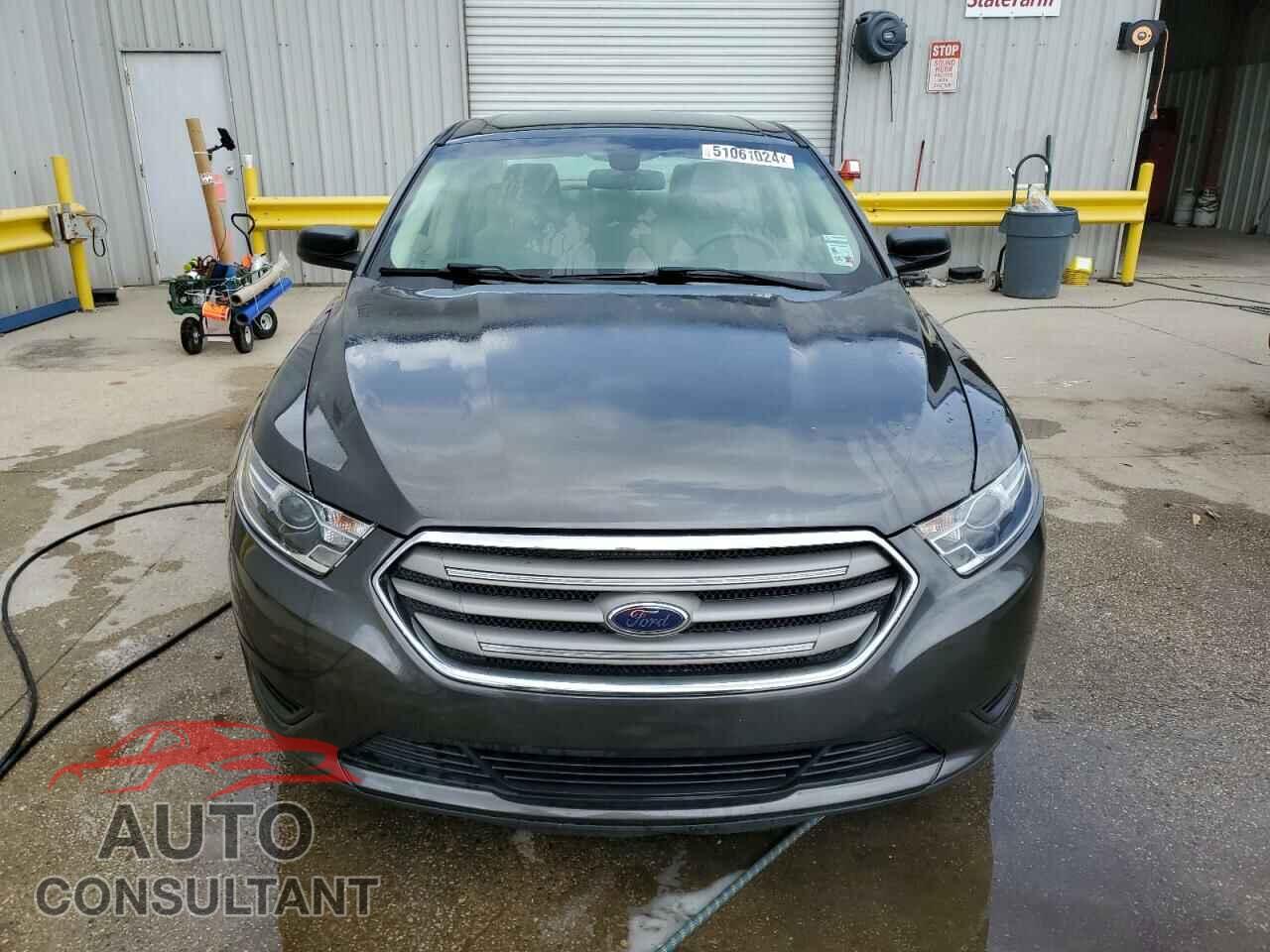 FORD TAURUS 2017 - 1FAHP2D84HG126879