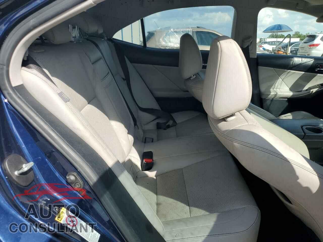 LEXUS IS 2015 - JTHBF1D22F5057707