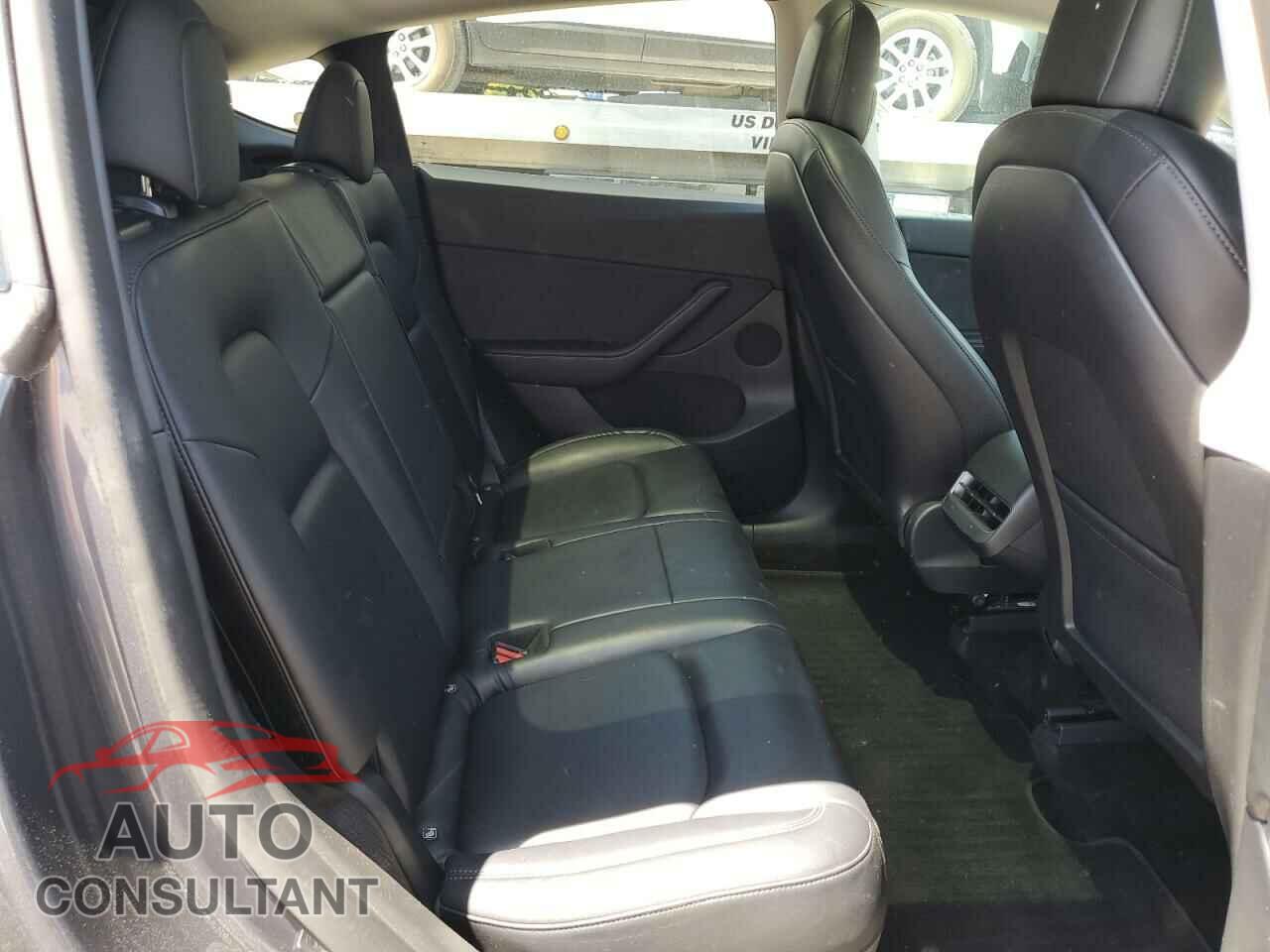 TESLA MODEL Y 2022 - 7SAYGDEE8NF318437