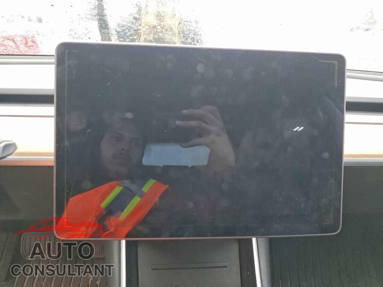 TESLA MODEL 3 2018 - 5YJ3E1EB8JF093884