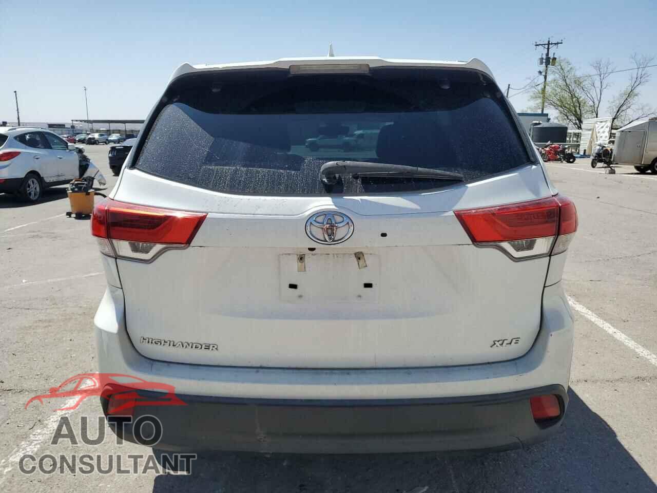 TOYOTA HIGHLANDER 2018 - 5TDKZRFHXJS272439