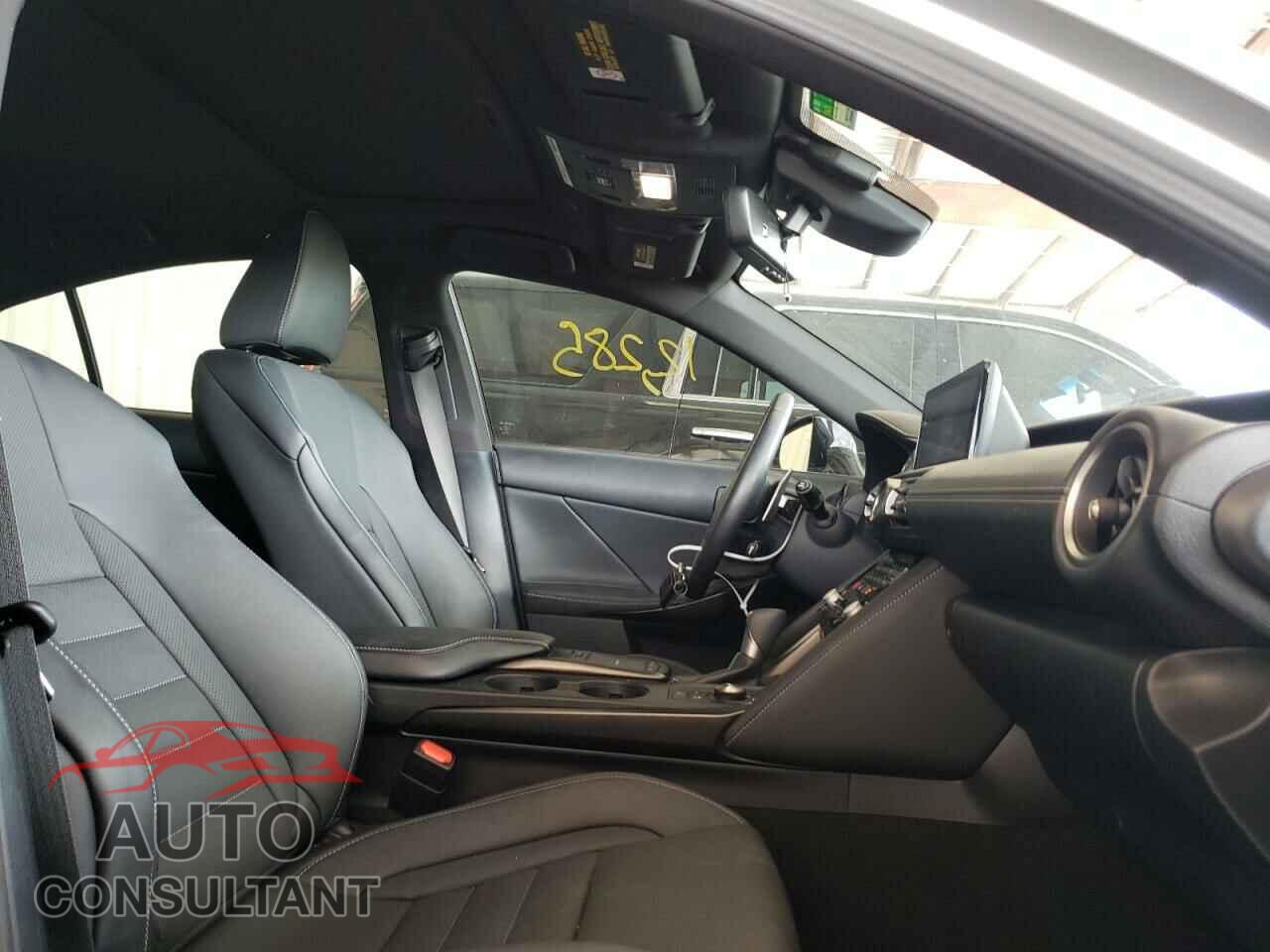 LEXUS IS 2021 - JTHGZ1B24M5042980