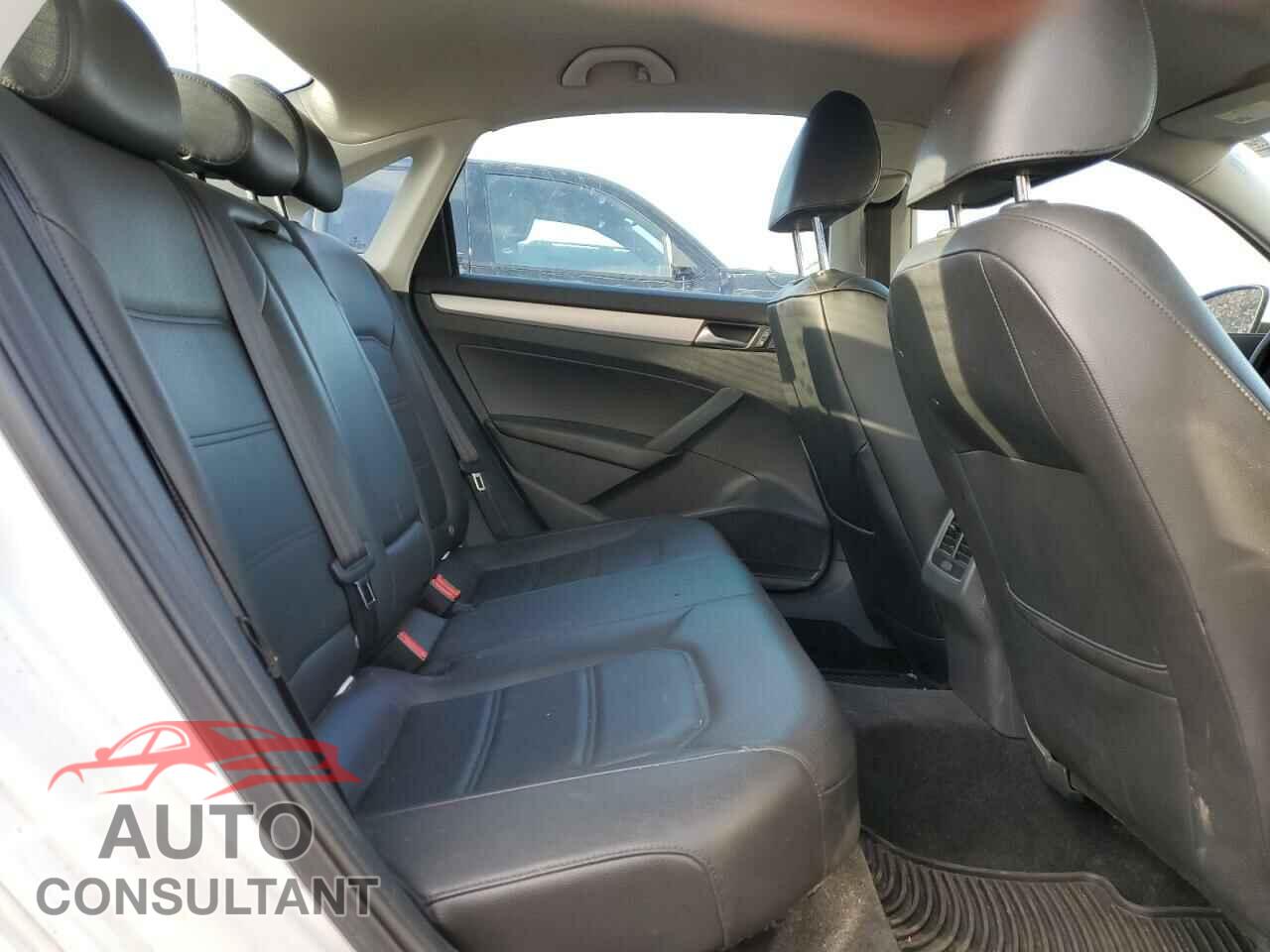 VOLKSWAGEN PASSAT 2013 - 1VWBH7A37DC022775