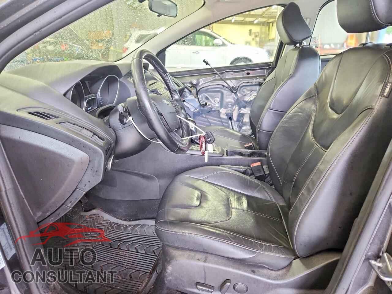 FORD FOCUS 2015 - 1FADP3F26FL216049