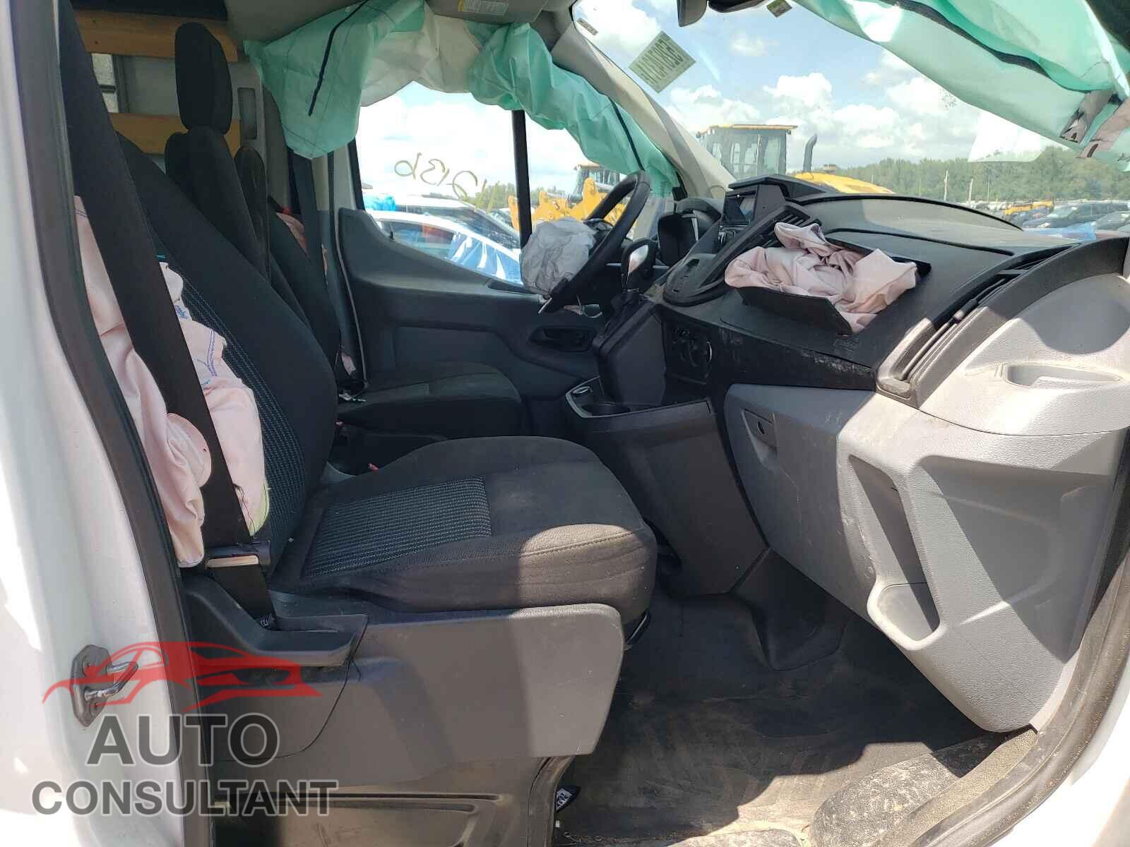 FORD TRANSIT CO 2018 - 1FTYR1ZM2JKA65278