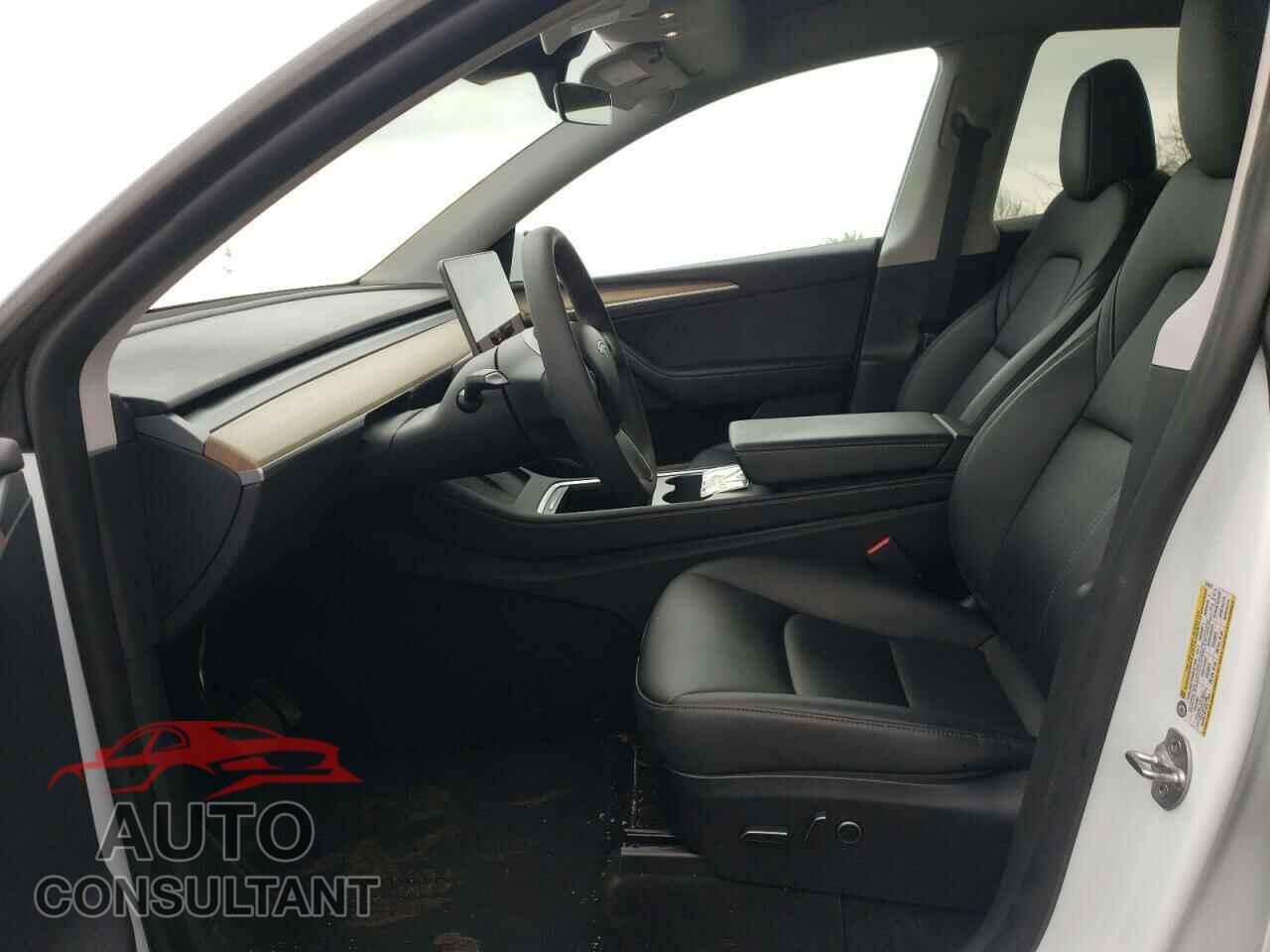 TESLA MODEL Y 2023 - LRWYGDFD4PC929579