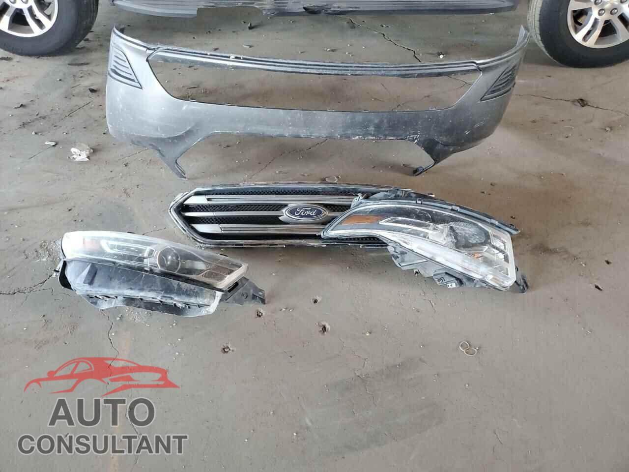 FORD TAURUS 2017 - 1FAHP2D82HG112947