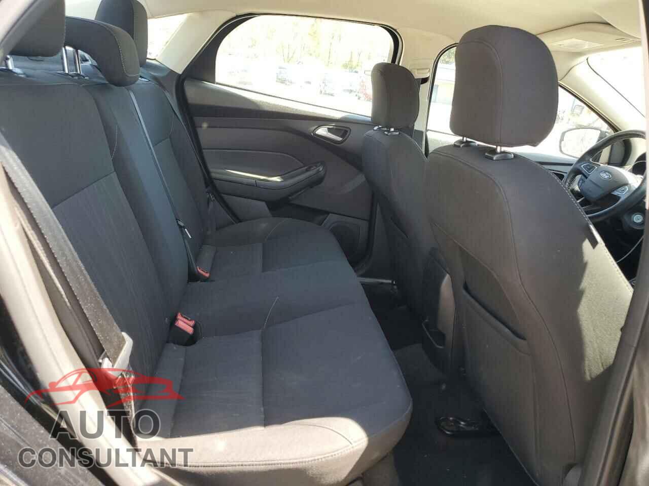 FORD FOCUS 2016 - 1FADP3F25GL261940