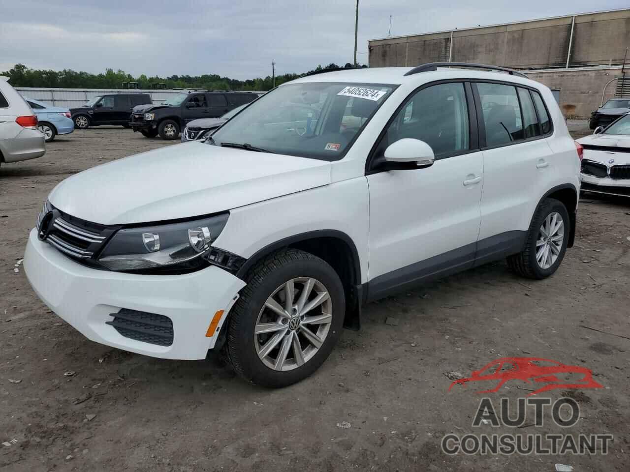 VOLKSWAGEN TIGUAN 2017 - WVGAV7AX3HK044368