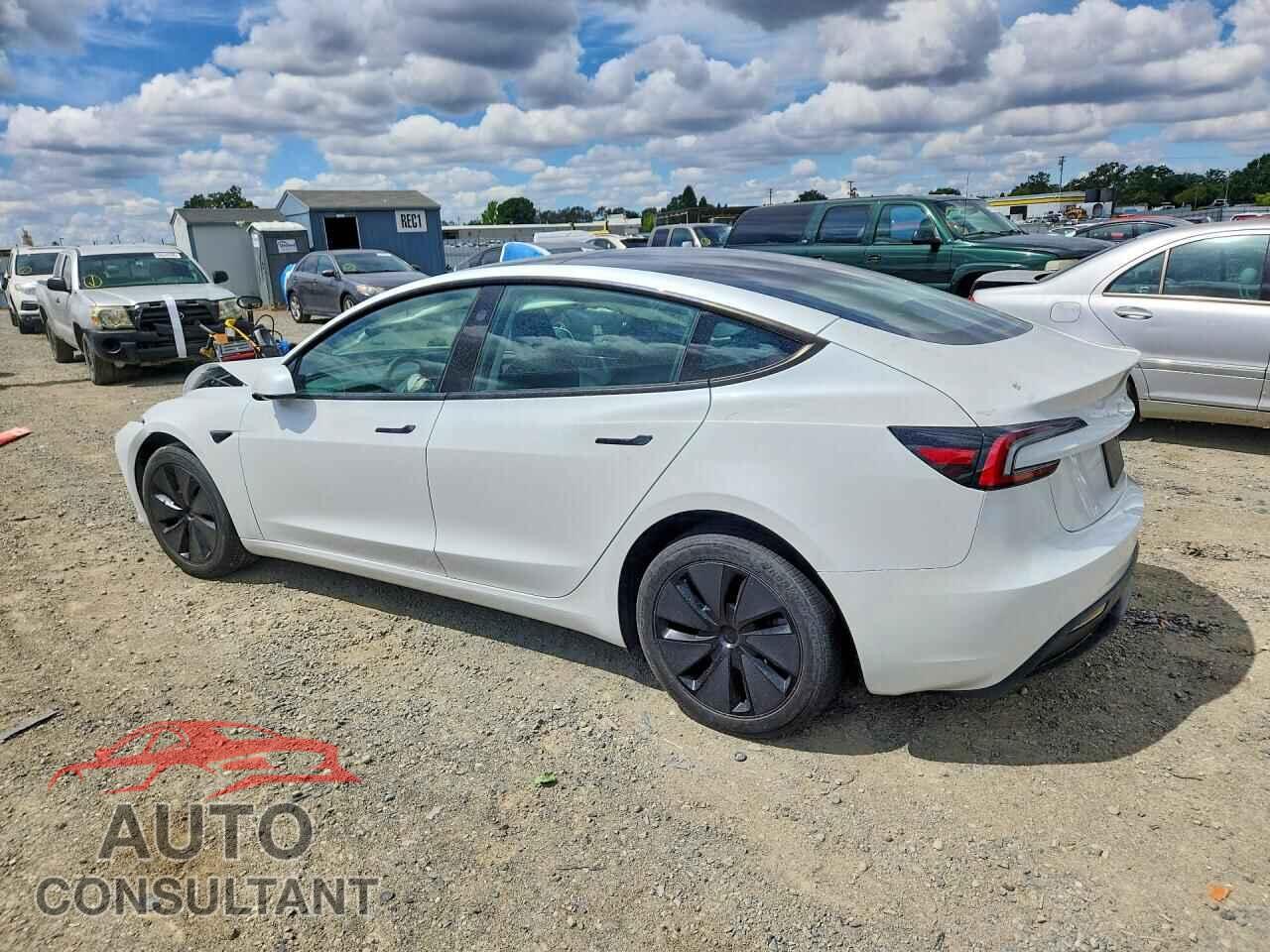 TESLA MODEL 3 2024 - 5YJ3E1EA9RF756852