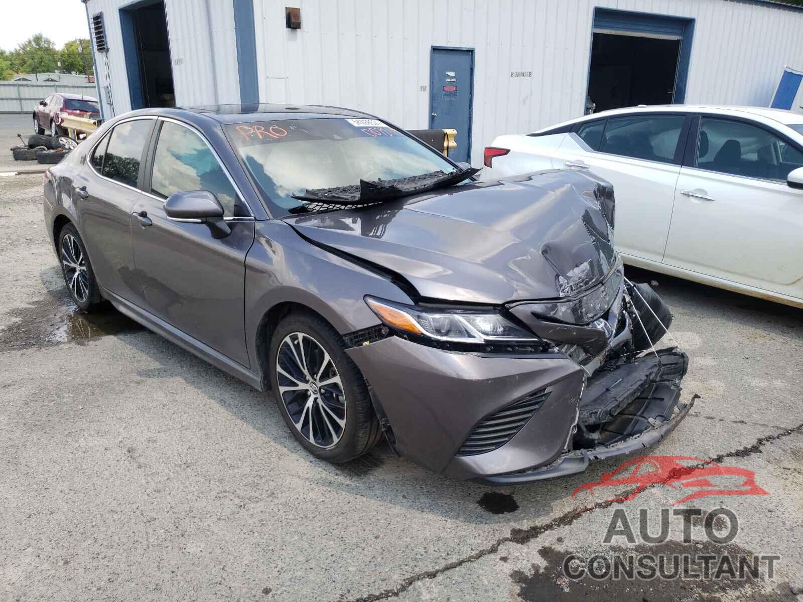 TOYOTA CAMRY 2018 - 4T1B11HK2JU007247
