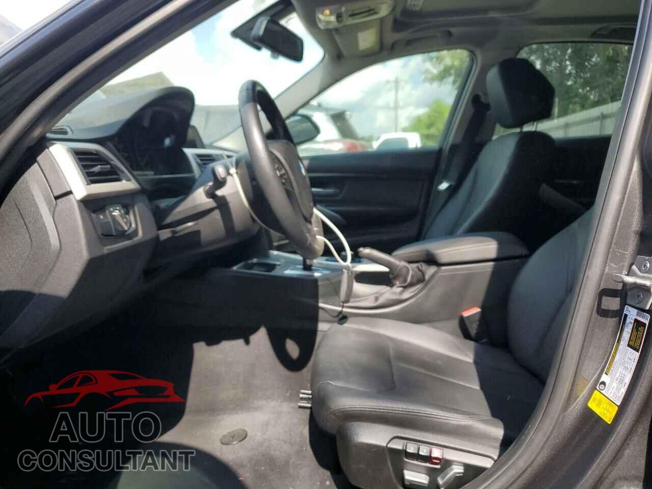 BMW 3 SERIES 2016 - WBA8E1G55GNU11349