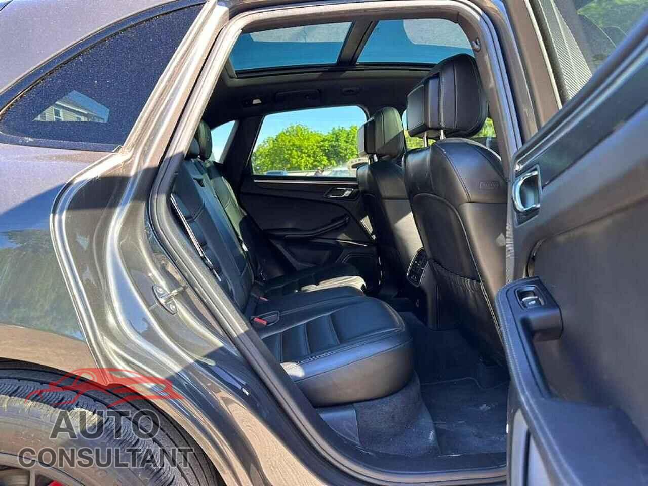 PORSCHE MACAN 2018 - WP1AG2A59JLB62102