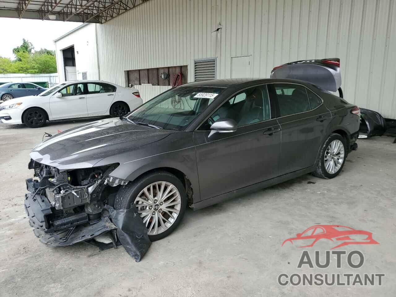 TOYOTA CAMRY 2018 - 4T1B11HK7JU510787