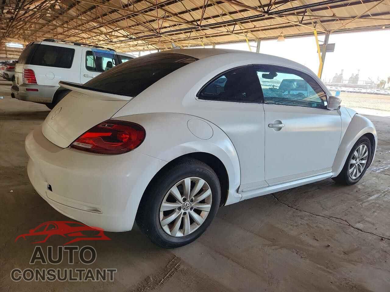 VOLKSWAGEN BEETLE 2017 - 3VWF17AT6HM629745