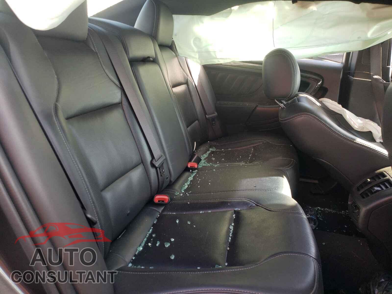 FORD TAURUS 2019 - 1FAHP2F84KG118317