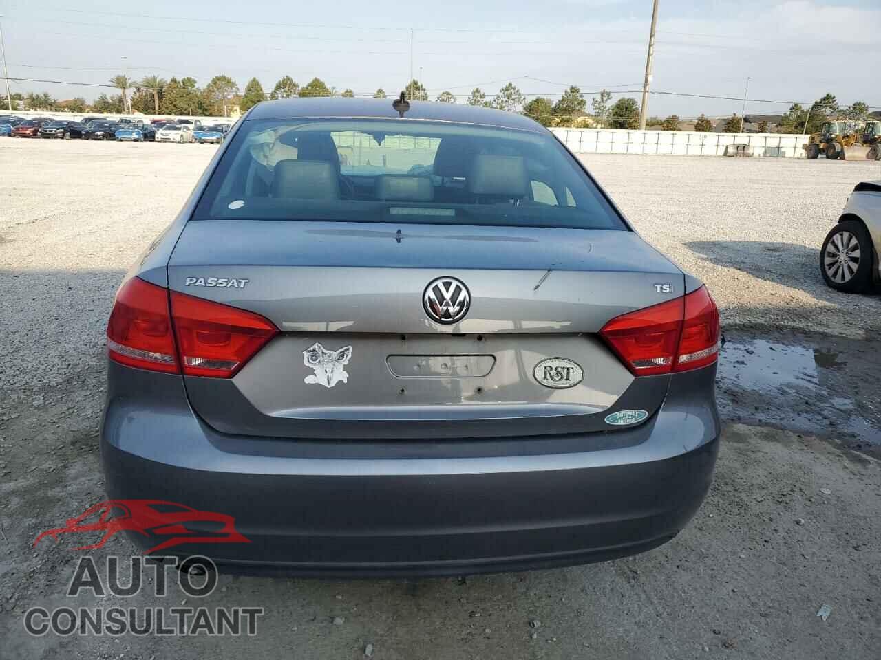 VOLKSWAGEN PASSAT 2015 - 1VWAT7A31FC076196