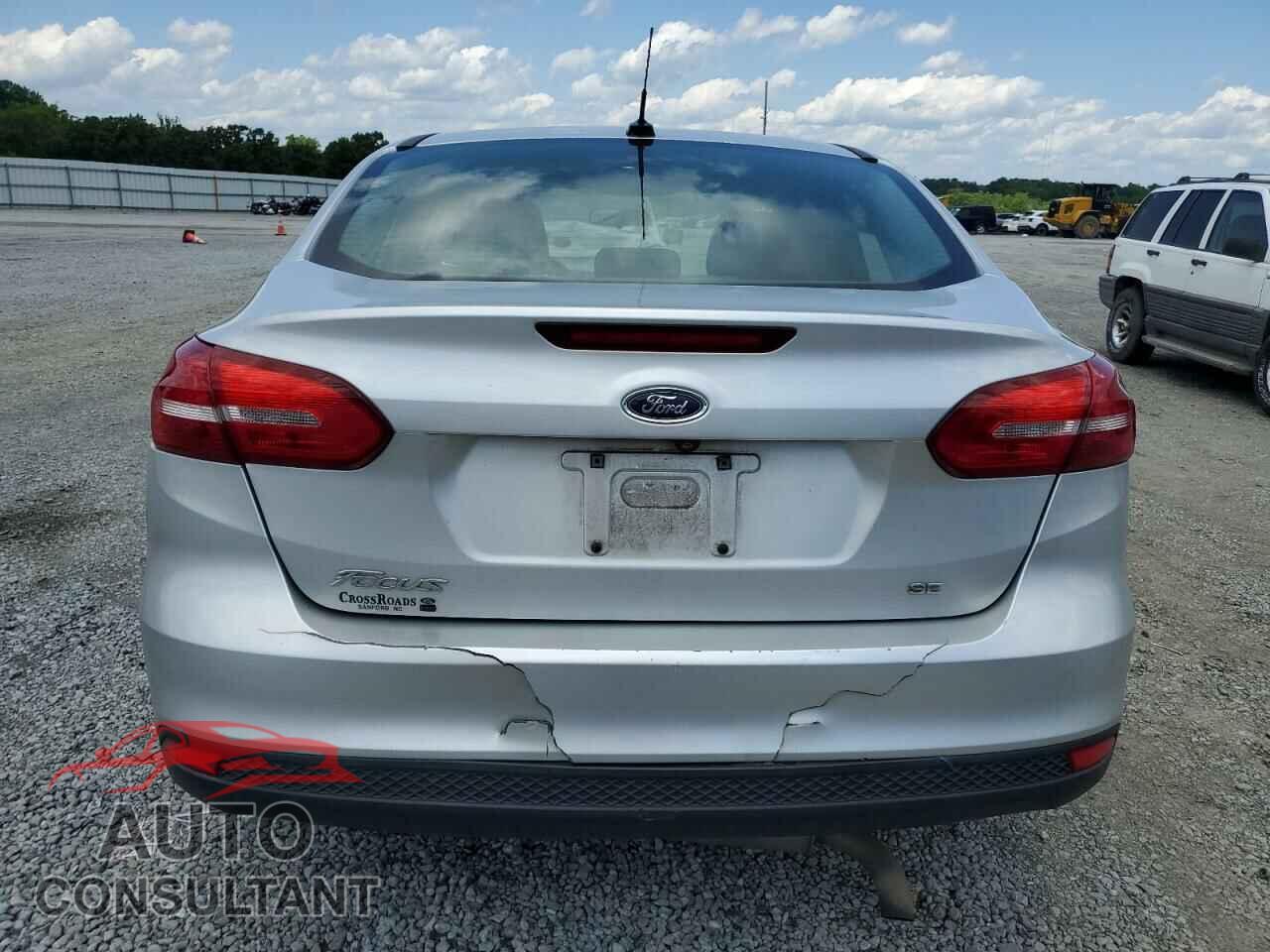 FORD FOCUS 2017 - 1FADP3F20HL337369