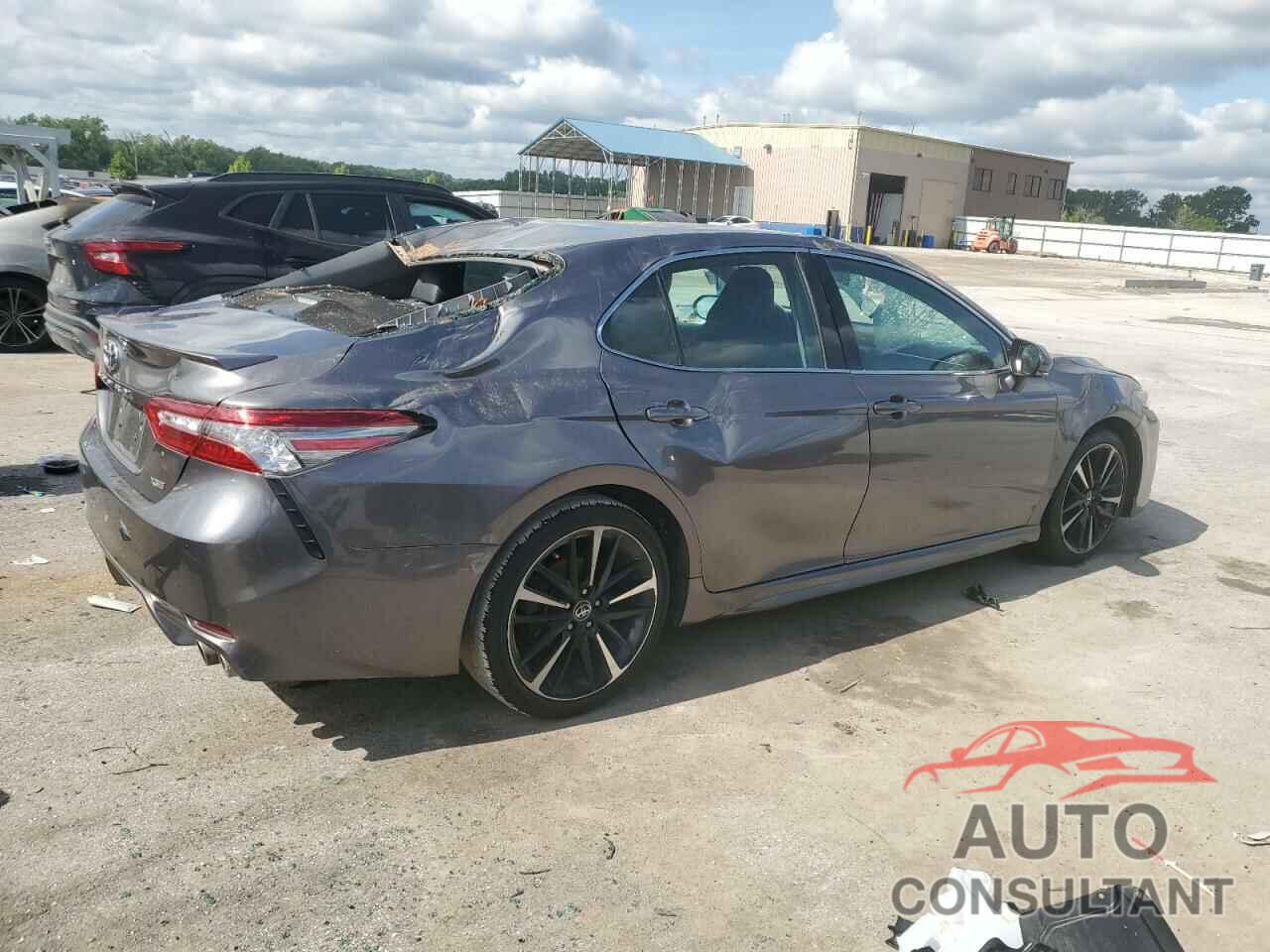 TOYOTA CAMRY 2018 - 4T1B61HKXJU513488