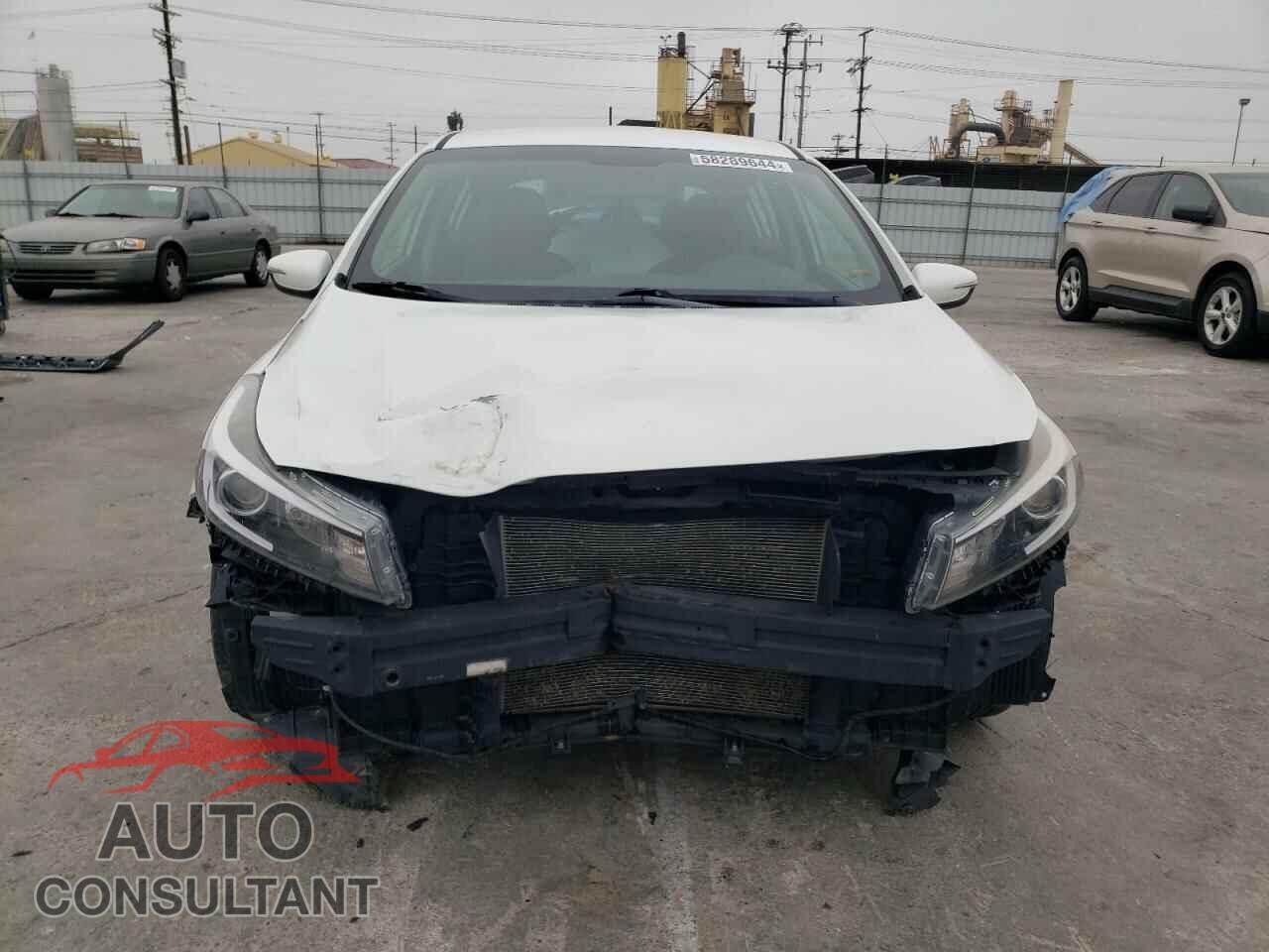 KIA FORTE 2018 - KNAFK5A81J5773180