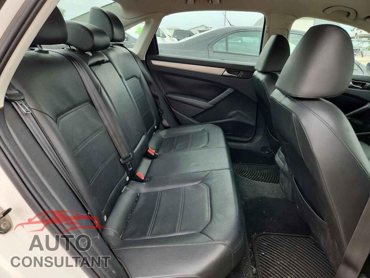 VOLKSWAGEN PASSAT 2012 - 1VWBP7A38CC004268