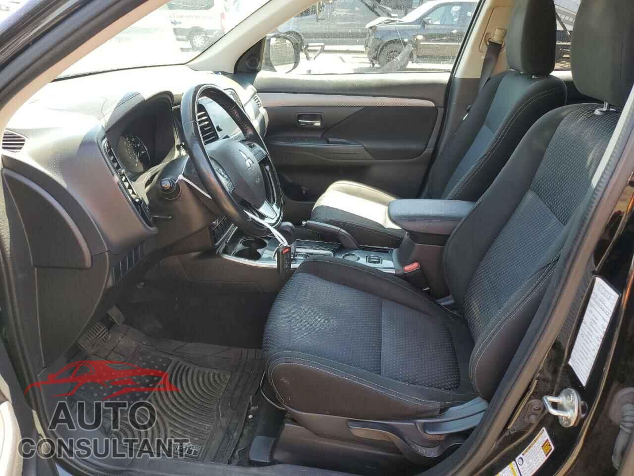 MITSUBISHI OUTLANDER 2017 - JA4AD3A36HZ028146