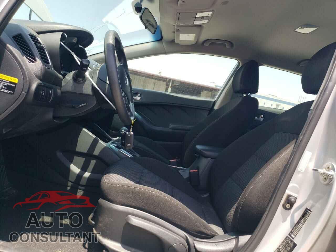 KIA FORTE 2017 - KNAFK5A87H5686863